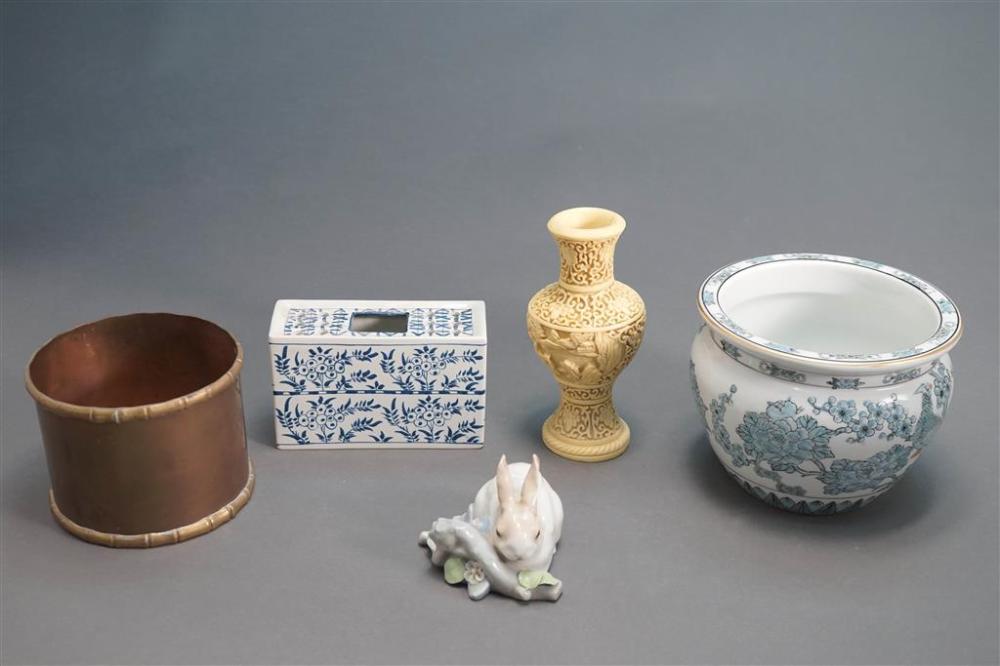 GROUP OF CERAMIC AND OTHER DECORATIVE 327804