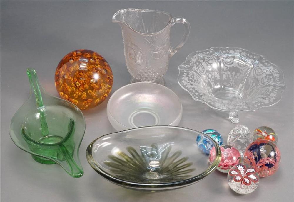 COLLECTION OF FIVE ASSORTED GLASS 32786c