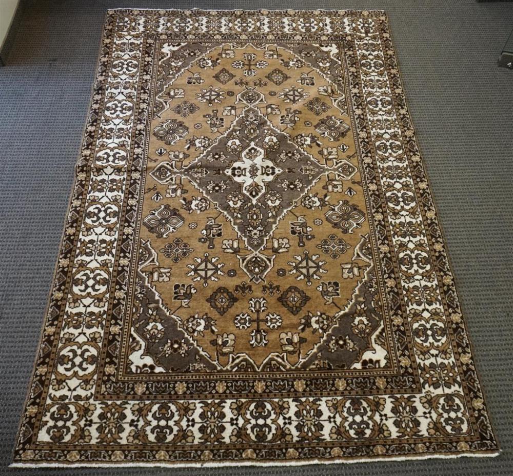 MAHAL RUG, 10 FT 1 IN X 6 FT 8