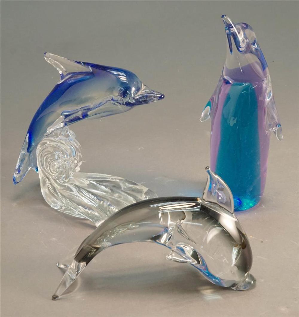 CASED GLASS PENGUIN AND TWO DOLPHINS  3279c0