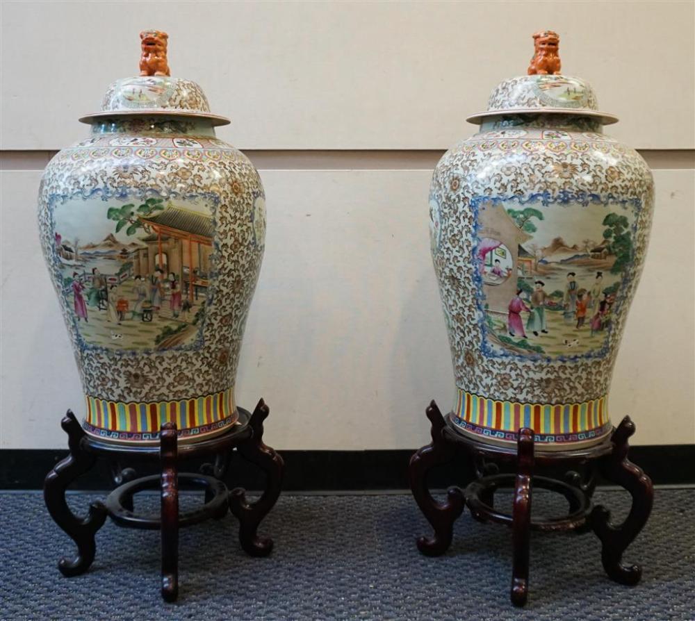 PAIR CHINESE FAMILLE ROSE PORCELAIN 327a1b