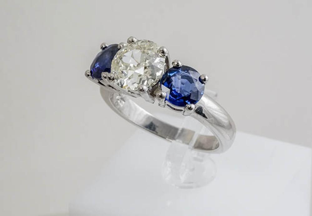 PLATINUM DIAMOND AND BLUE SAPPHIRE 327c01