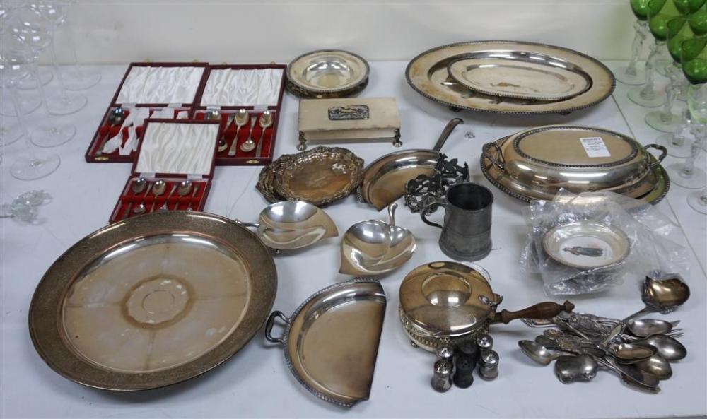 COLLECTION WITH ASSORTED SILVER 327c83