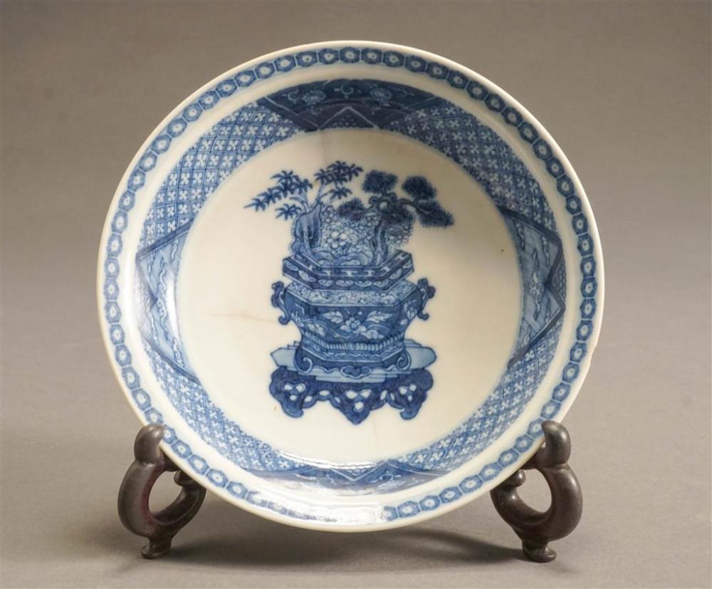 CHINESE EXPORT BLUE AND WHITE PORCELAIN 327e15