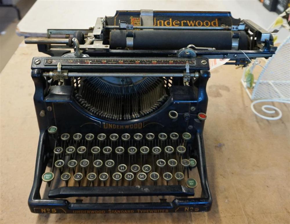 UNDERWOOD TYPEWRITERUnderwood Typewriter 327e93