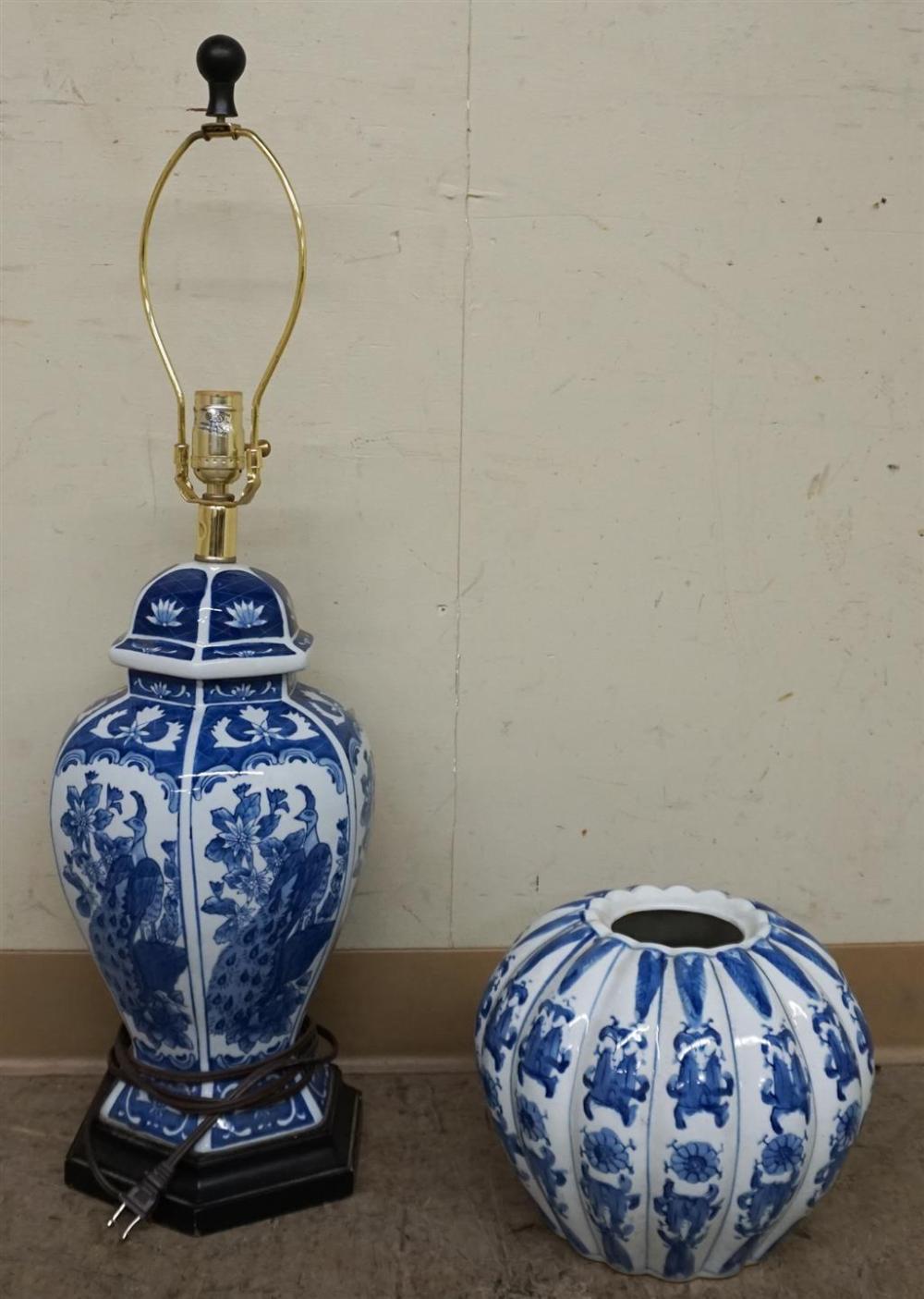 CHINESE PORCELAIN BASE TABLE LAMP 327ea2