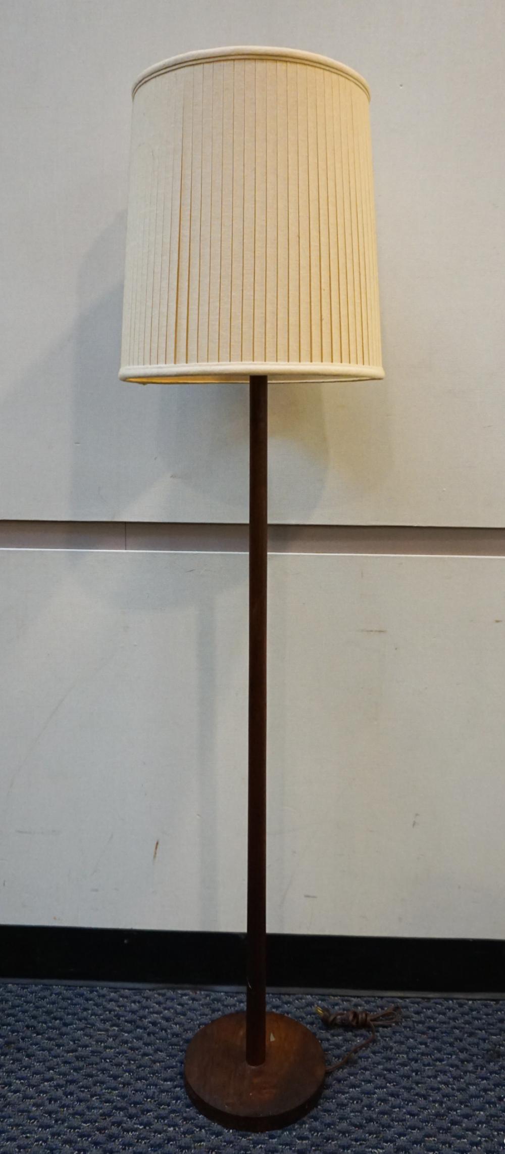 MID-CENTURY TEAK FLOOR LAMP, H: