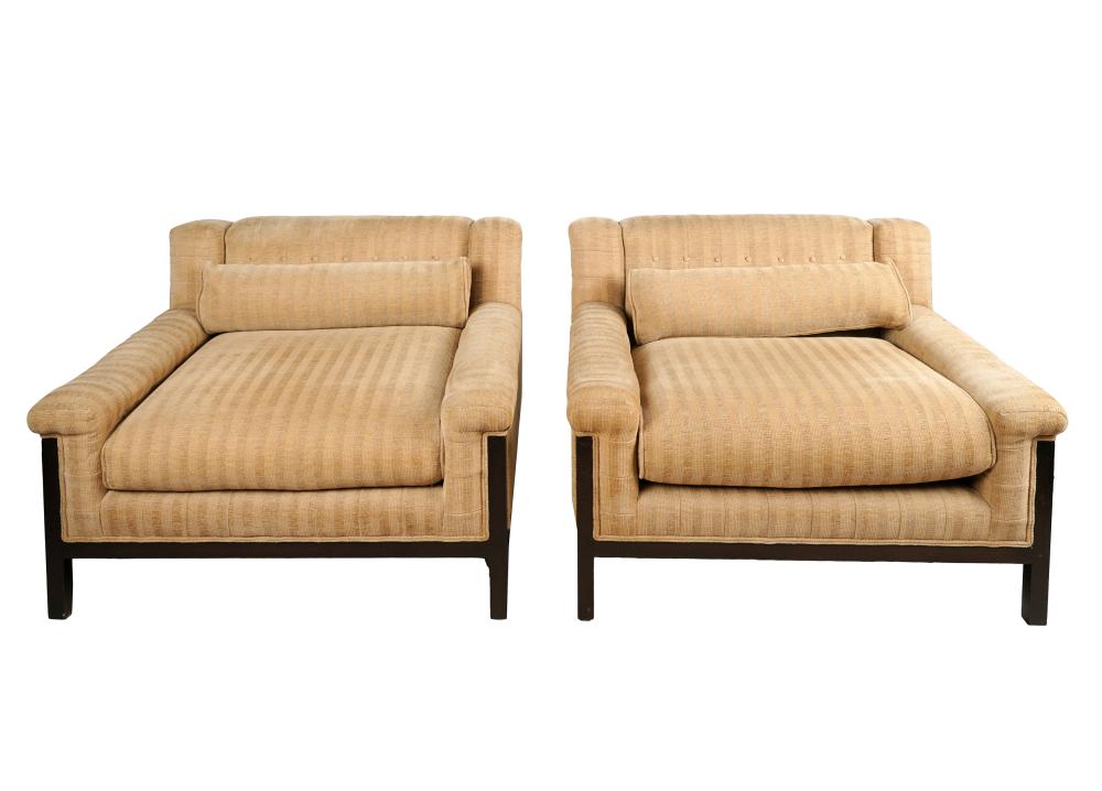 PAIR OF UPHOLSTERED CLUB CHAIRScontemporary;