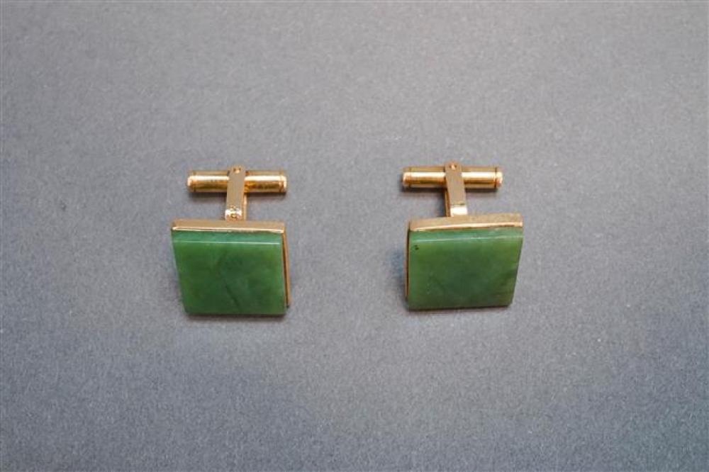 PAIR 14 KARAT YELLOW GOLD JADE 325ba2