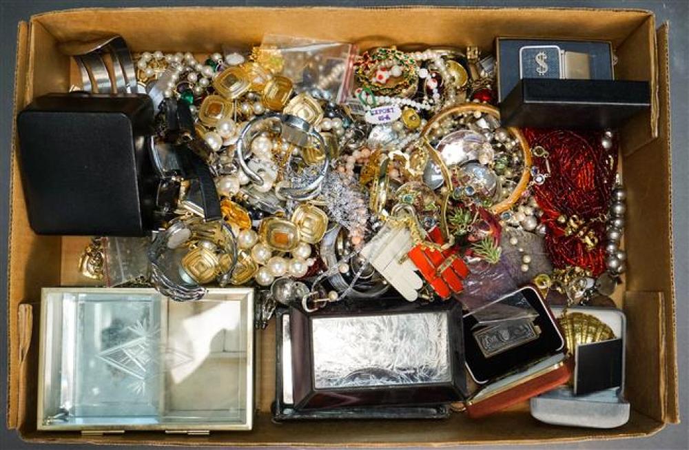 COLLECTION OF COSTUME JEWELRY AND 325bbc