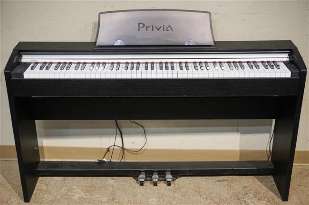 PRIVIA ELECTRONIC KEYBOARDPrivia