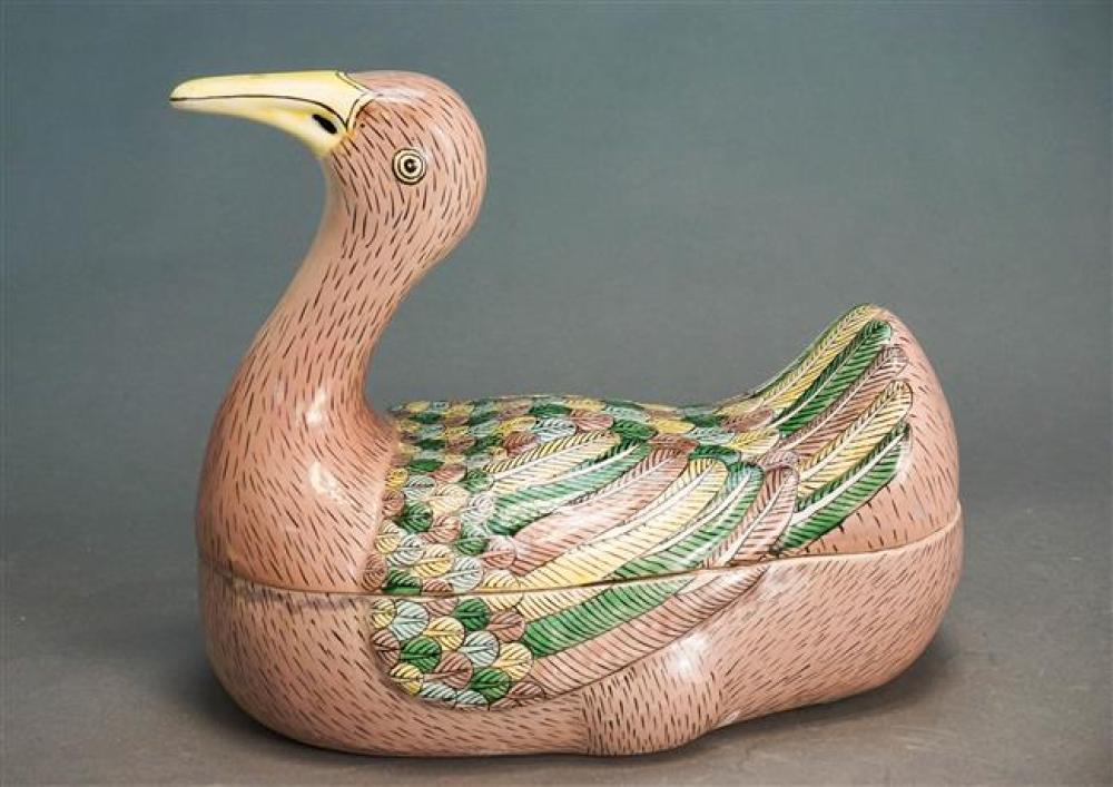 CHINESE PORCELAIN 'DUCK' FORM TUREENChinese