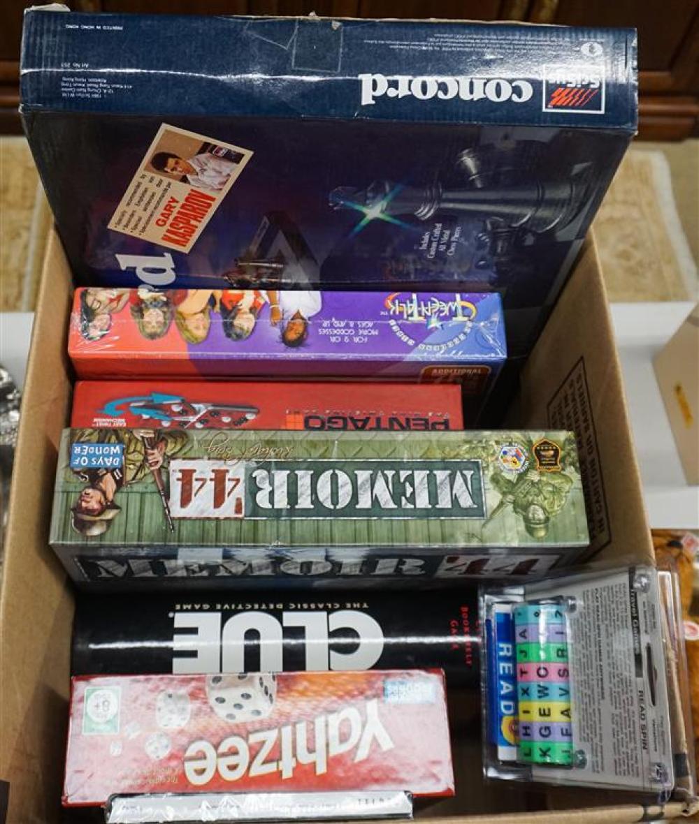 BOX WITH BOARD GAMESBox with Board