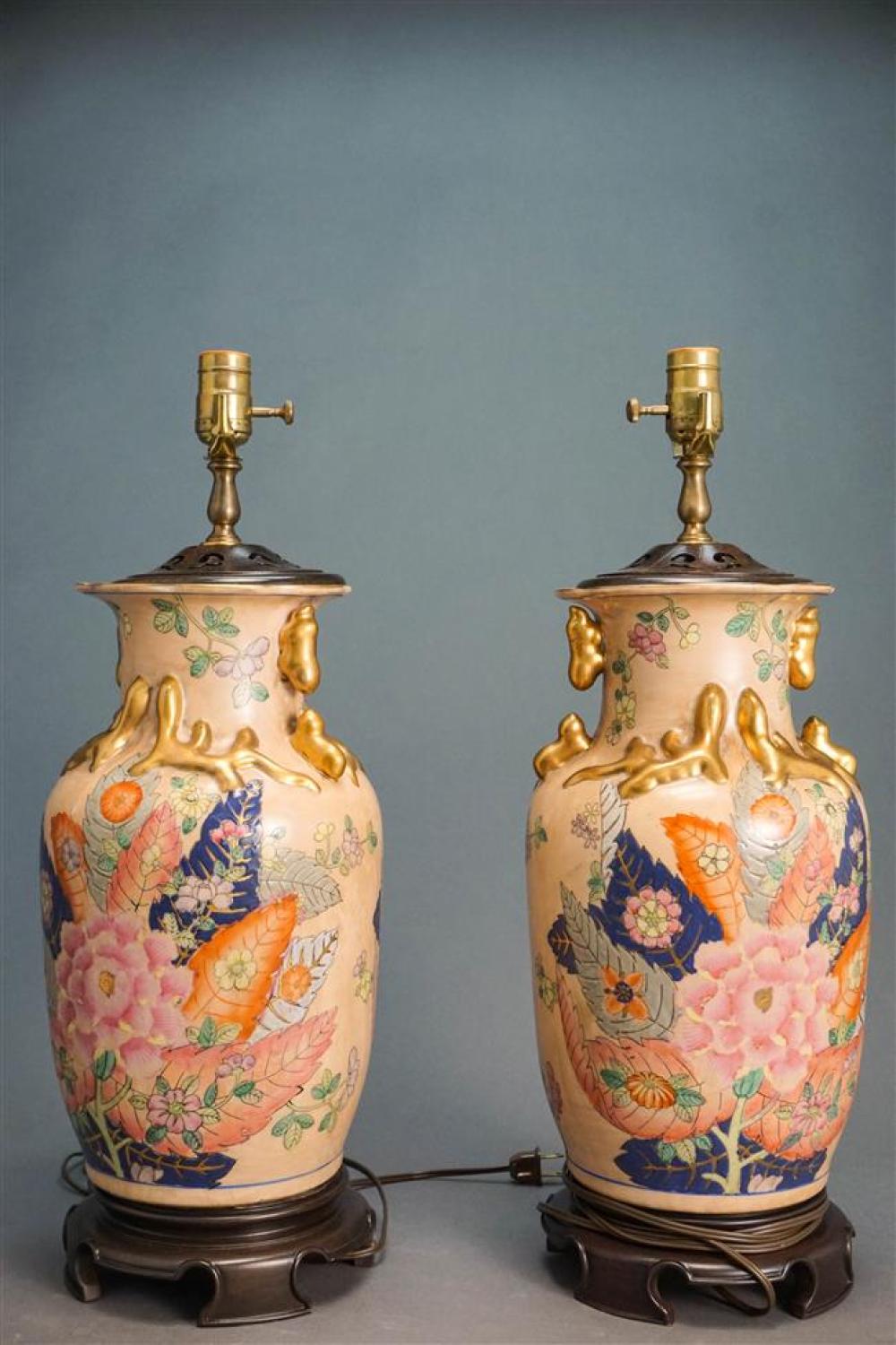 PAIR CHINESE TOBACCO LEAF DECORATED 325cab