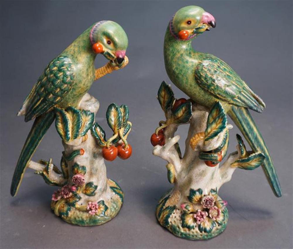 PAIR OF CHINESE EXPORT TYPE PORCELAIN