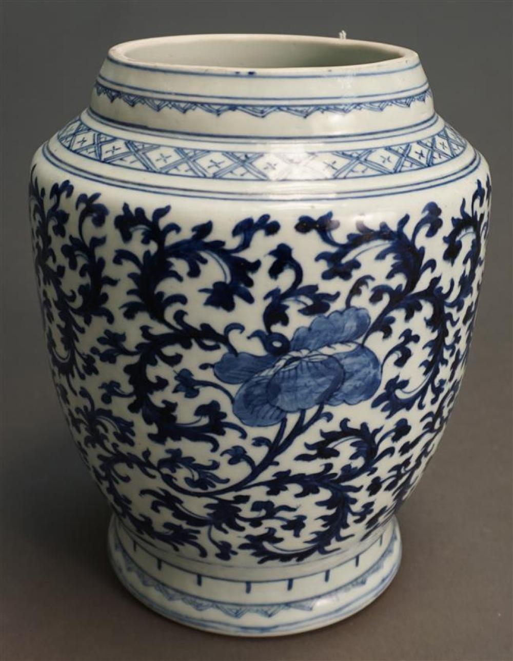 CHINESE BLUE AND WHITE PORCELAIN 325cd3