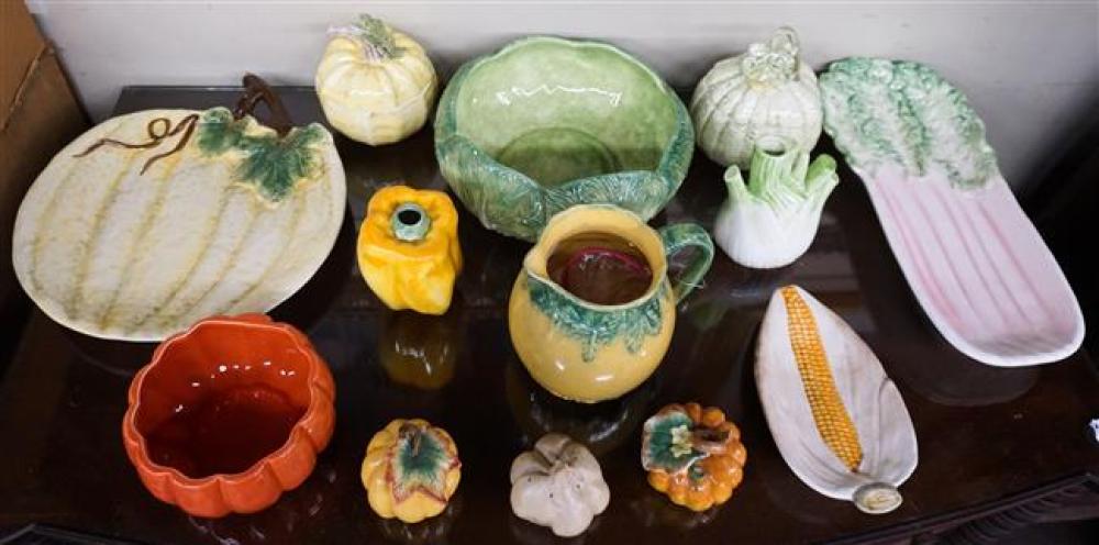 COLLECTION WITH CERAMIC FRUIT AND