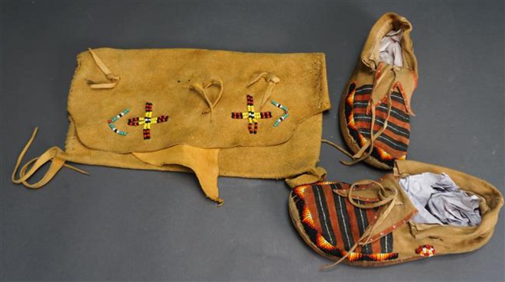 AMERICAN INDIAN BEADED PAIR OF 325e8e