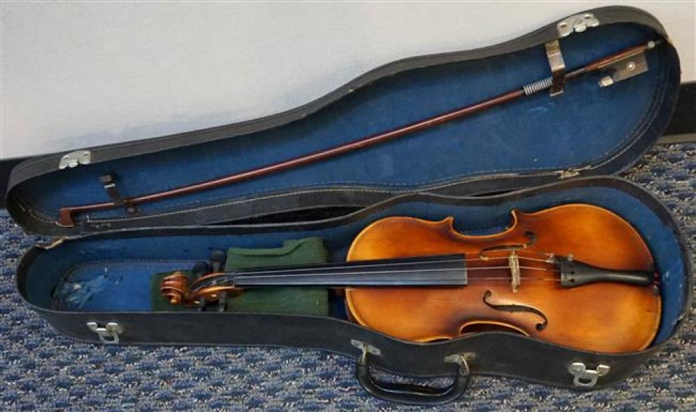 STRADIVARIUS-TYPE VIOLIN WITH BOW (SIGNED