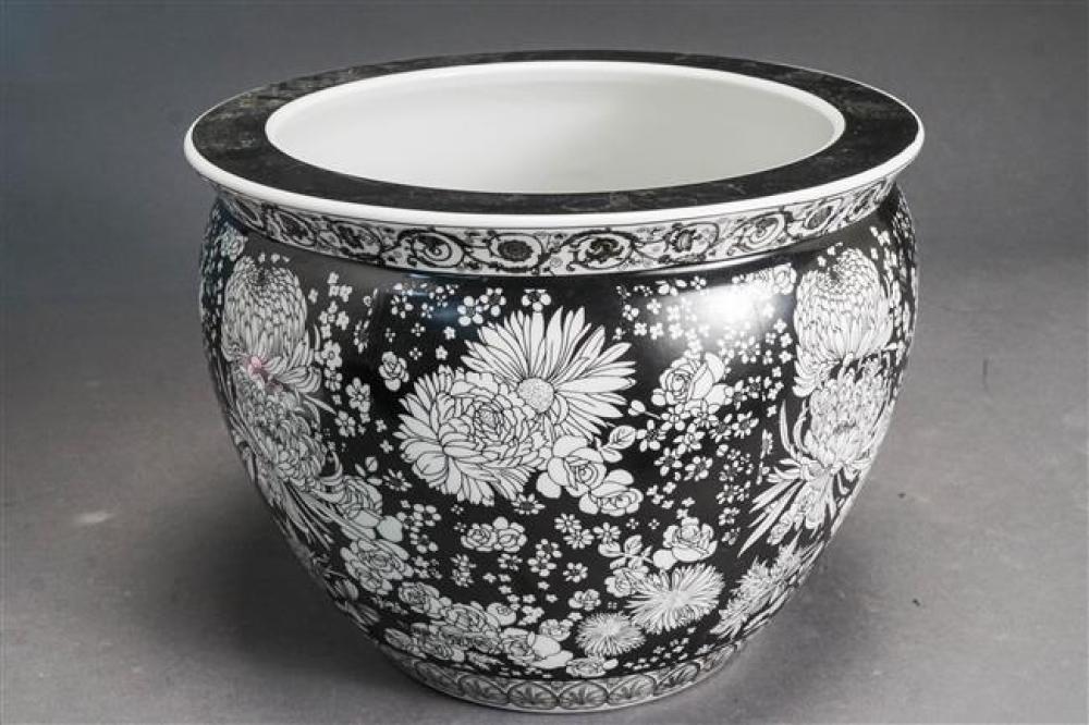 CHINESE BLACK AND WHITE PORCELAIN 325f69