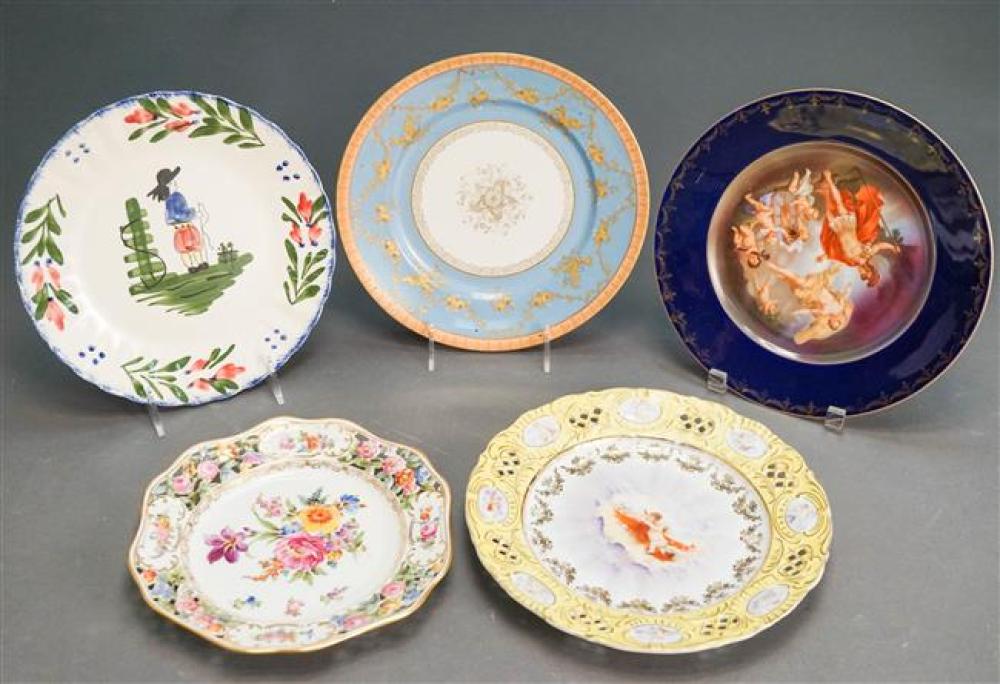 GROUP WITH FIVE ASSORTED PORCELAIN