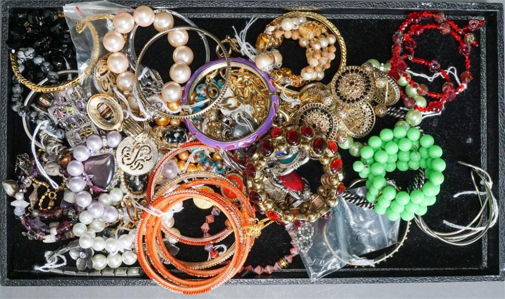 COLLECTION OF MOSTLY COSTUME BRACELETS