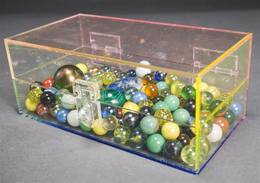 COLLECTION OF MARBLES AND CARVED 3261d7