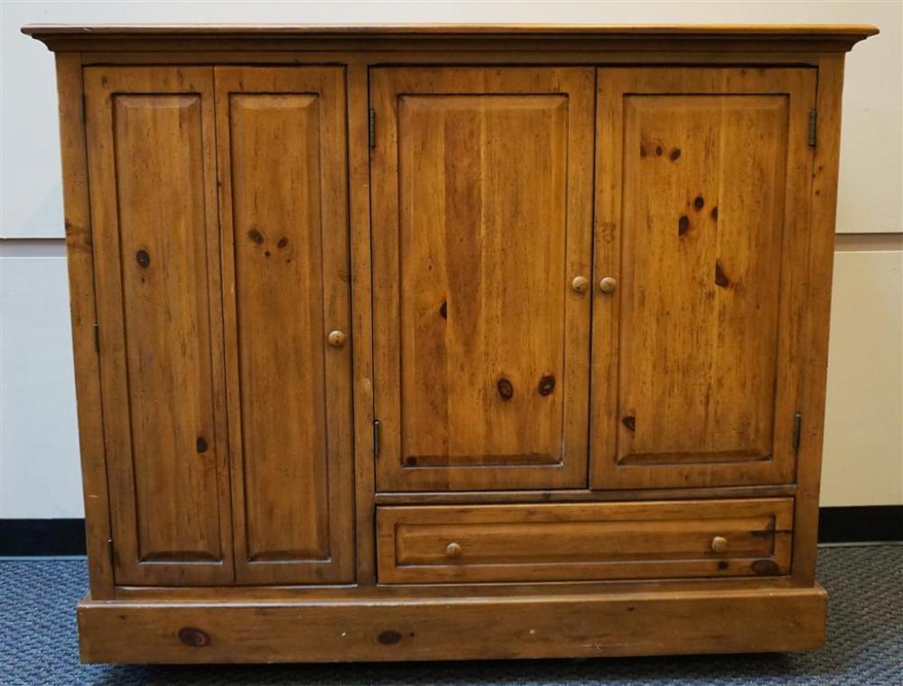 EARLY AMERICAN STYLE KNOTTY PINE
