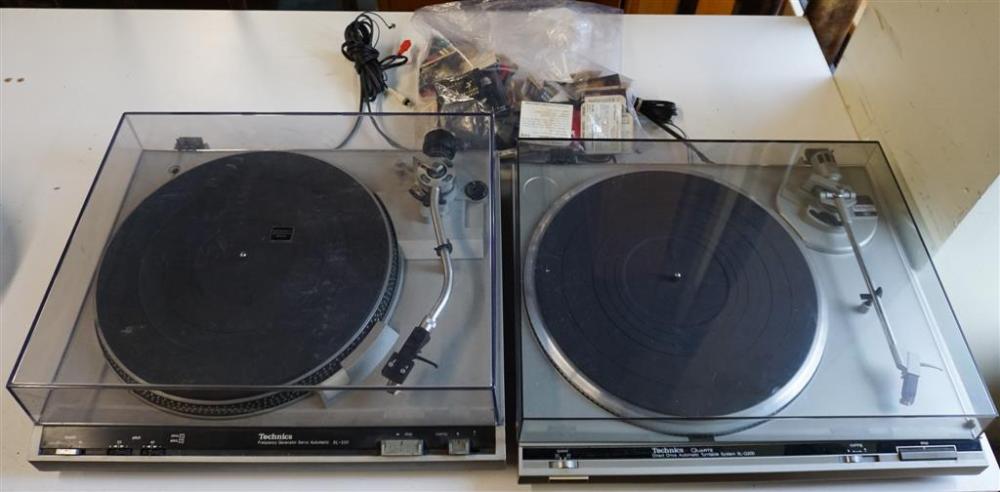 PAIR OF TECHNICS TURNTABLES AND