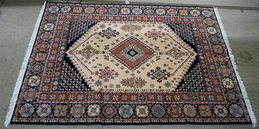 MACHINE MADE ORIENTAL PATTERN RUG,