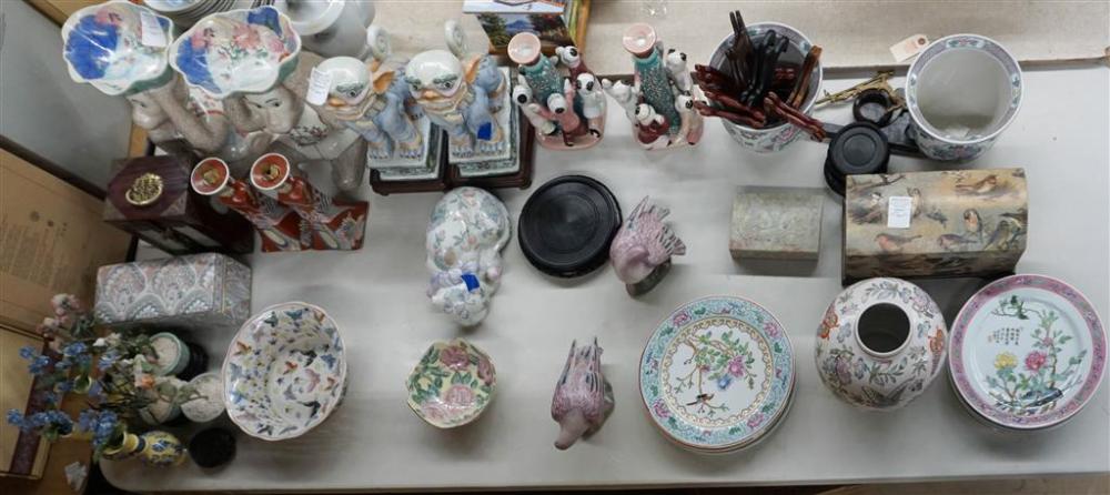 TABLE LOT WITH CHINESE POLYCHROME 3263fa