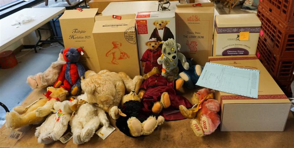 COLLECTION WITH ELEVEN STEIFF REPLICA