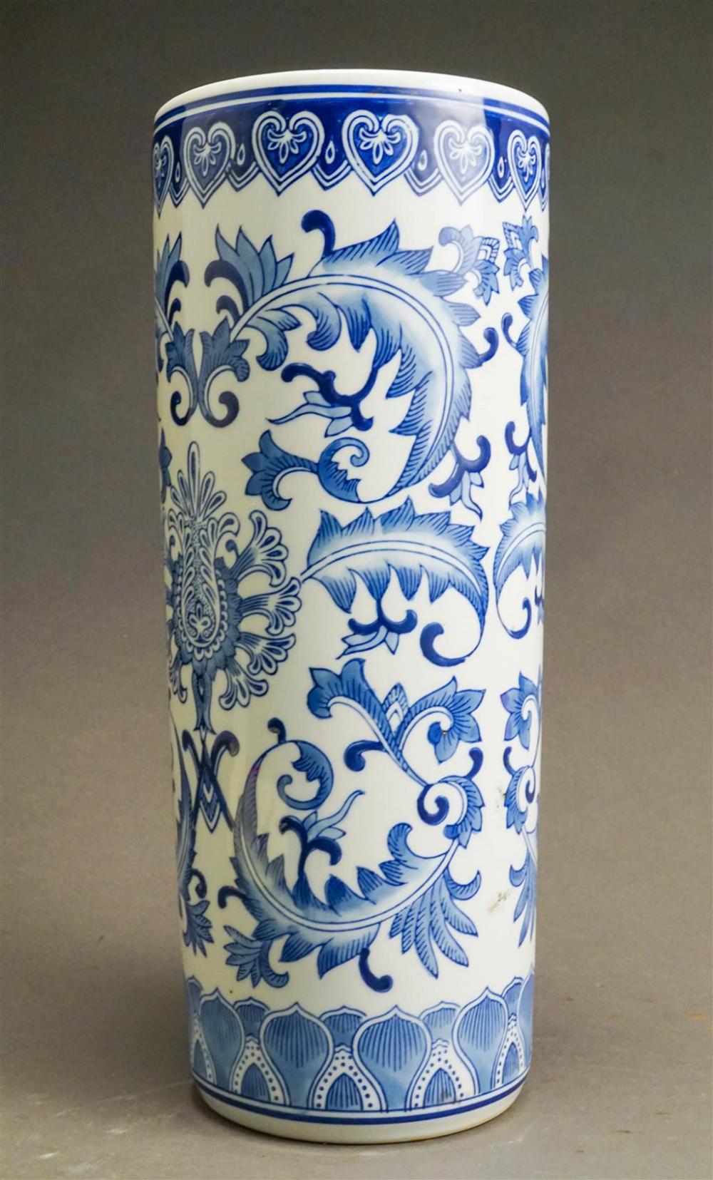 CHINESE BLUE AND WHITE UMBRELLA 3264c4