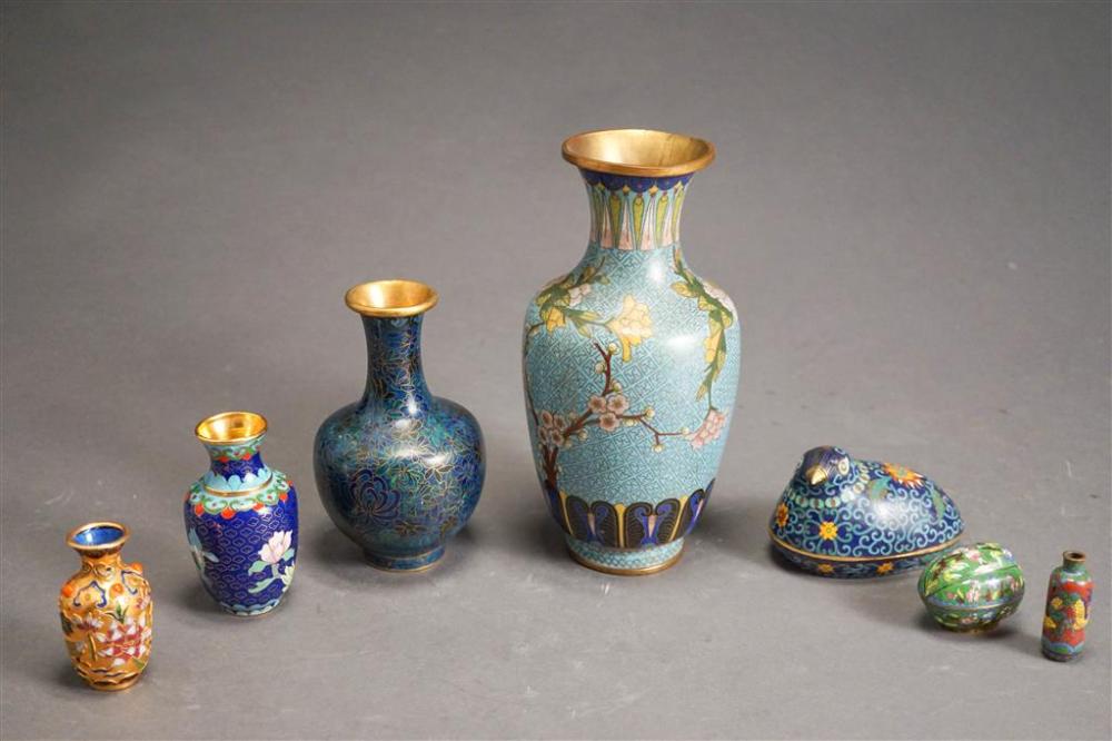 SEVEN CHINESE CLOISONNE ARTICLESSeven 32667b
