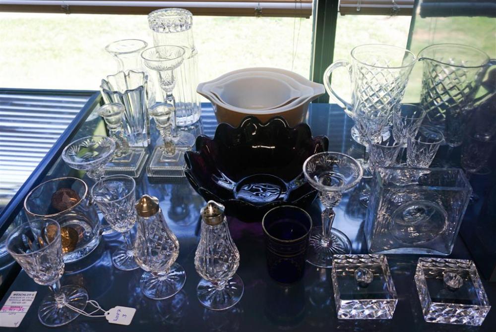 COLLECTION OF CRYSTAL AND GLASSWARE  3267df