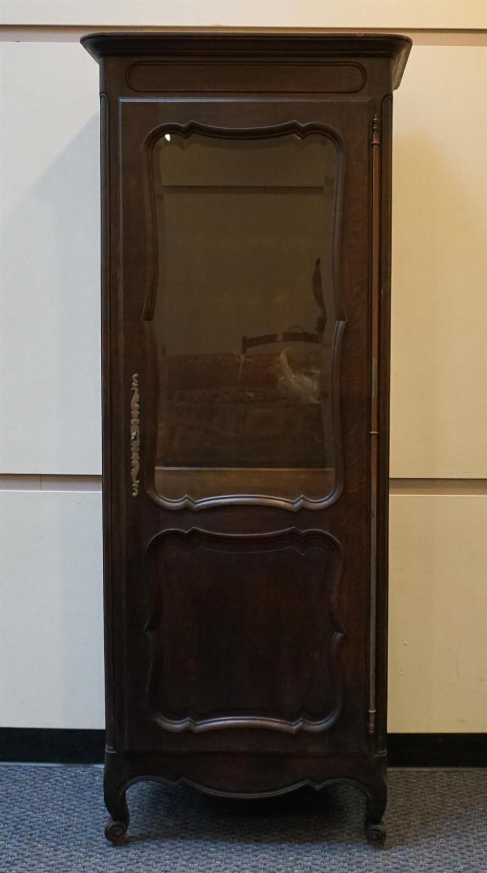 PROVINCIAL STYLE STAINED OAK VITRINE,