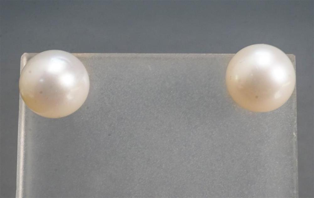 PAIR OF YELLOW-GOLD AND PEARL STUD