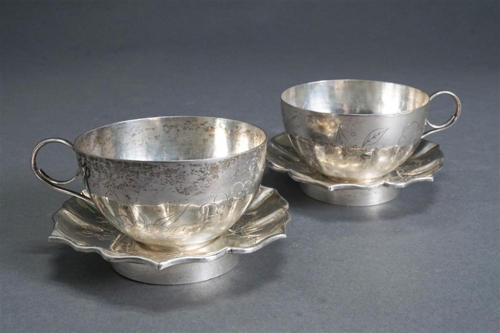 PAIR OF CHINESE EXPORT SILVER CUPS 3269c8