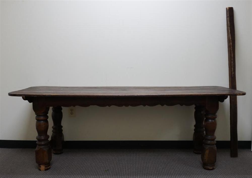 CLASSICAL STYLE OAK DINING TABLE  329377