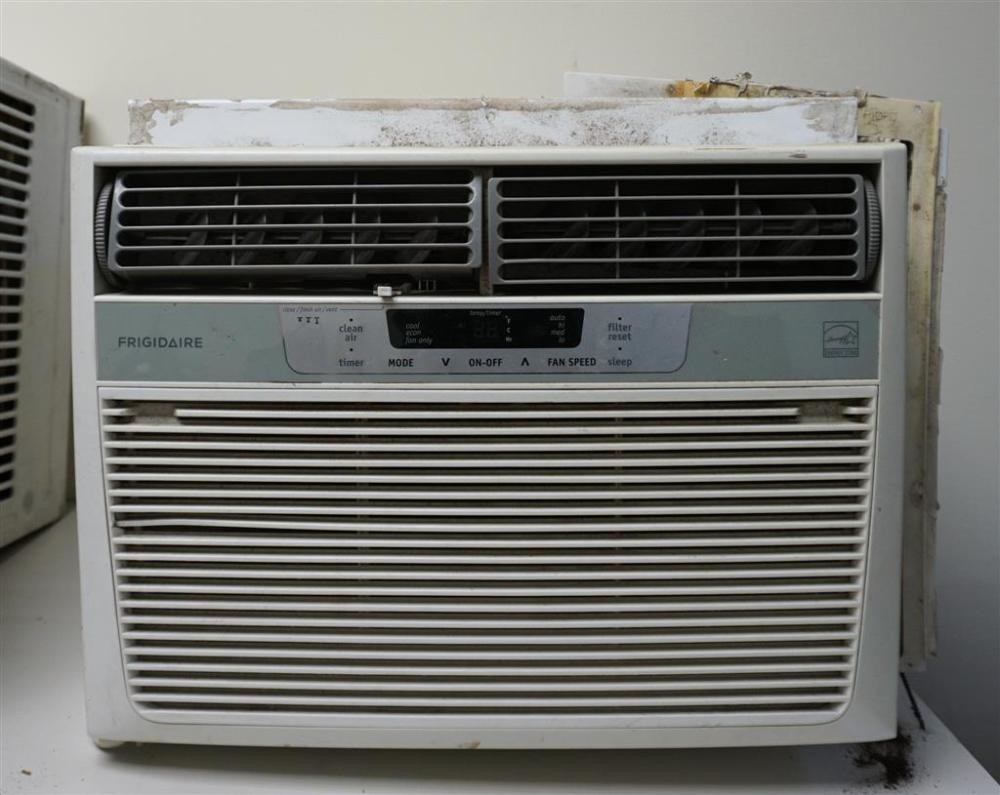 FRIGIDAIRE 12 000 BTU WINDOW AIR 3293b7