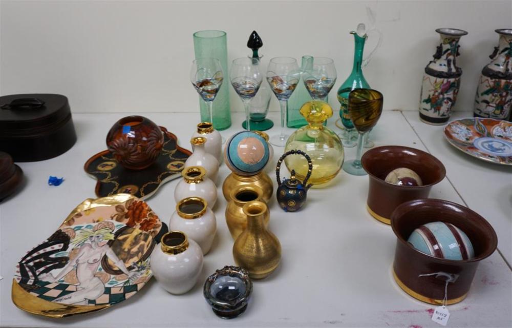 COLLECTION WITH CONTEMPORARY GLASSWARE