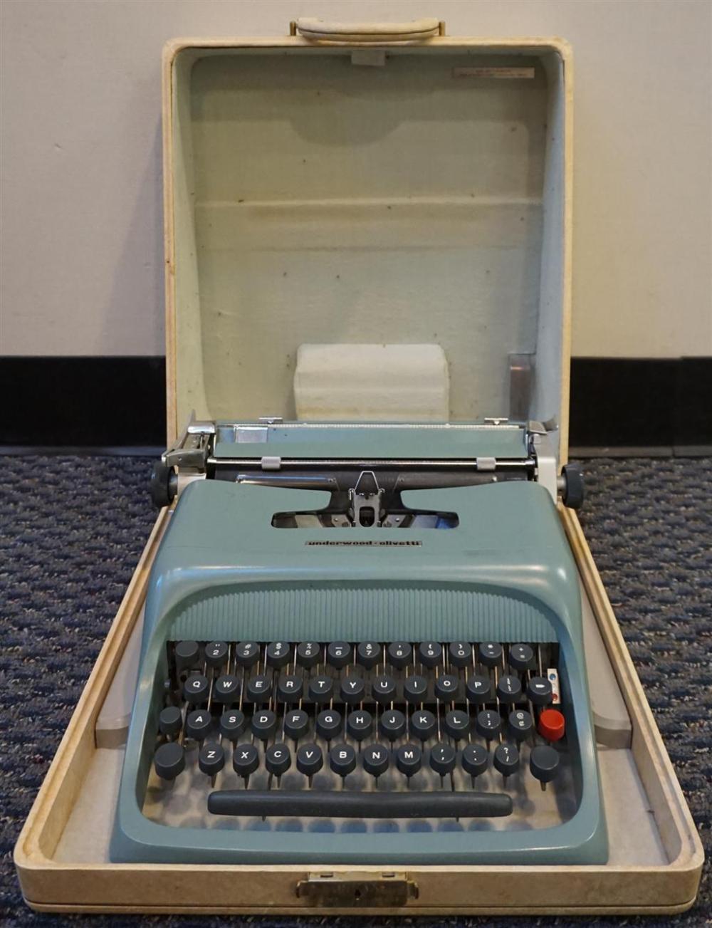 UNDERWOOD OLIVETTI TYPEWRITER IN CASEUnderwood