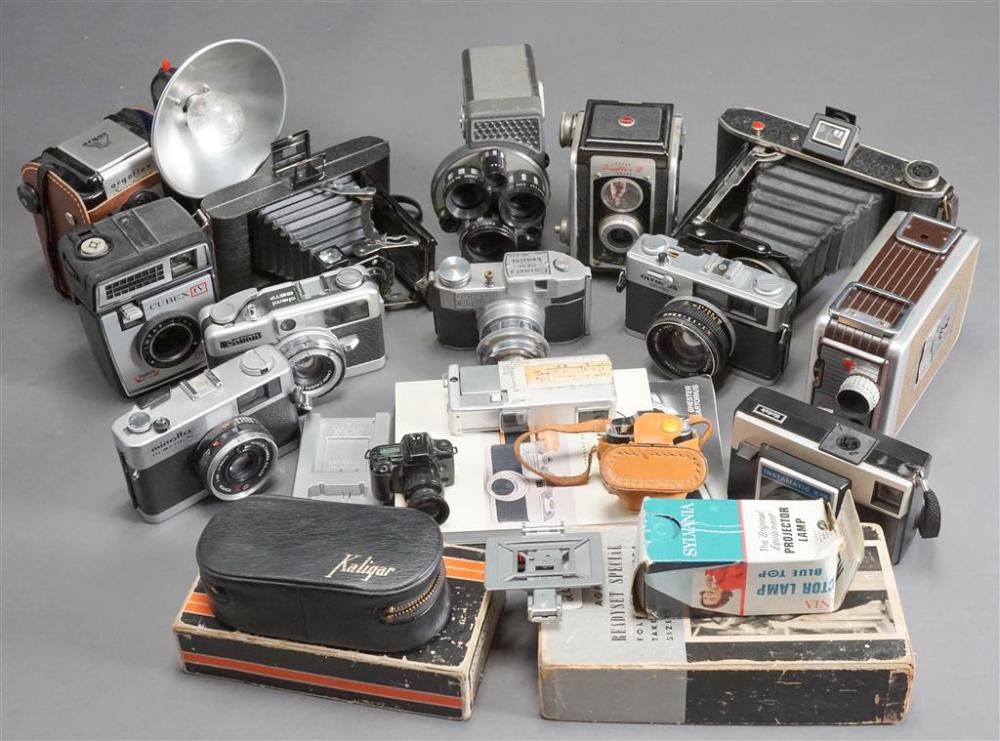COLLECTION WITH 35MM CAMERAS AND 3294fe