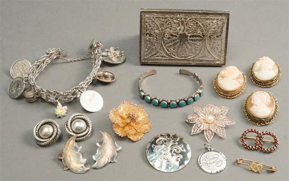 SMALL COLLECTION OF SILVER JEWELRY,