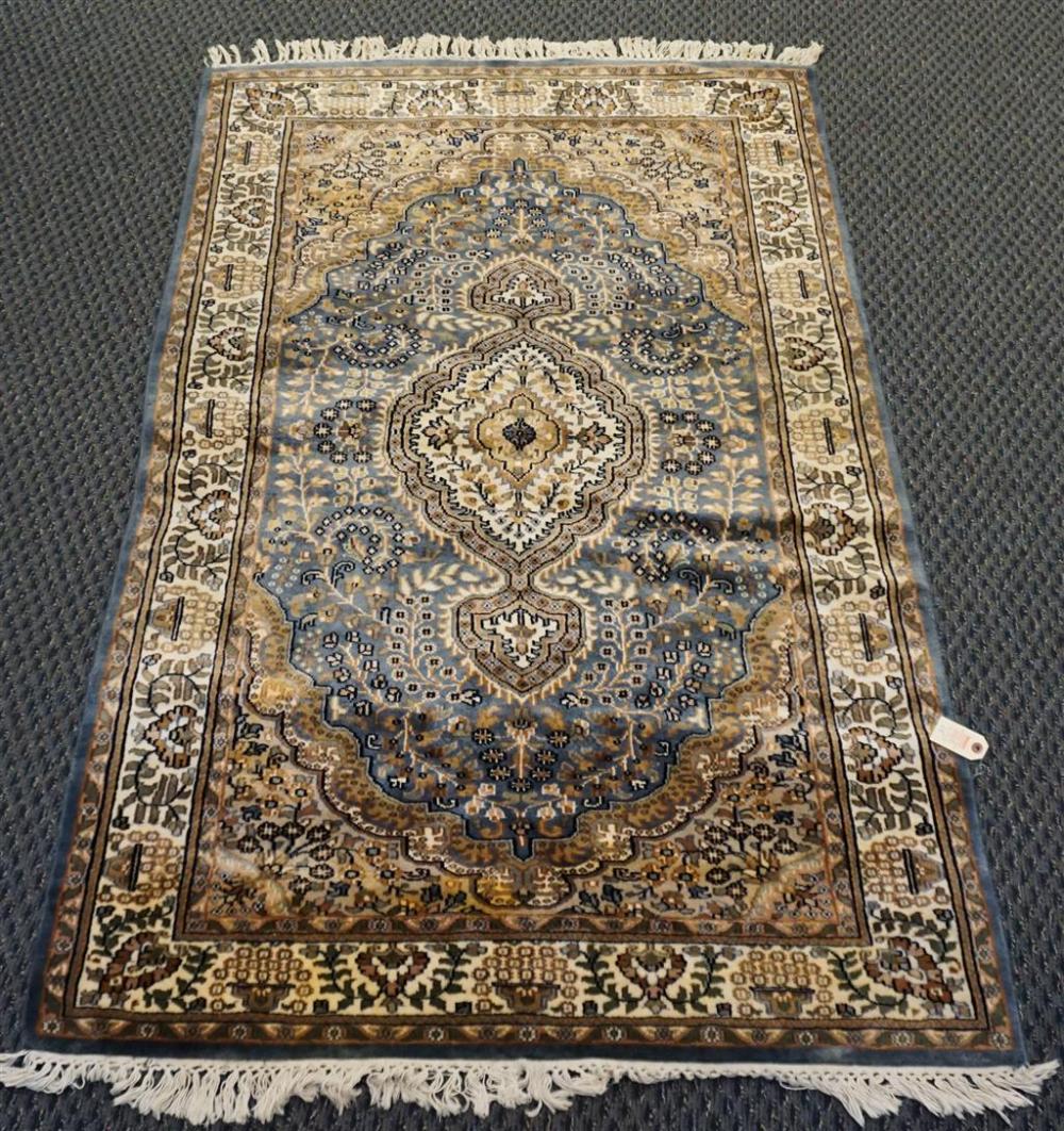 PAKISTAN RUG 6 FT 2 IN X 3 FT 3296a4