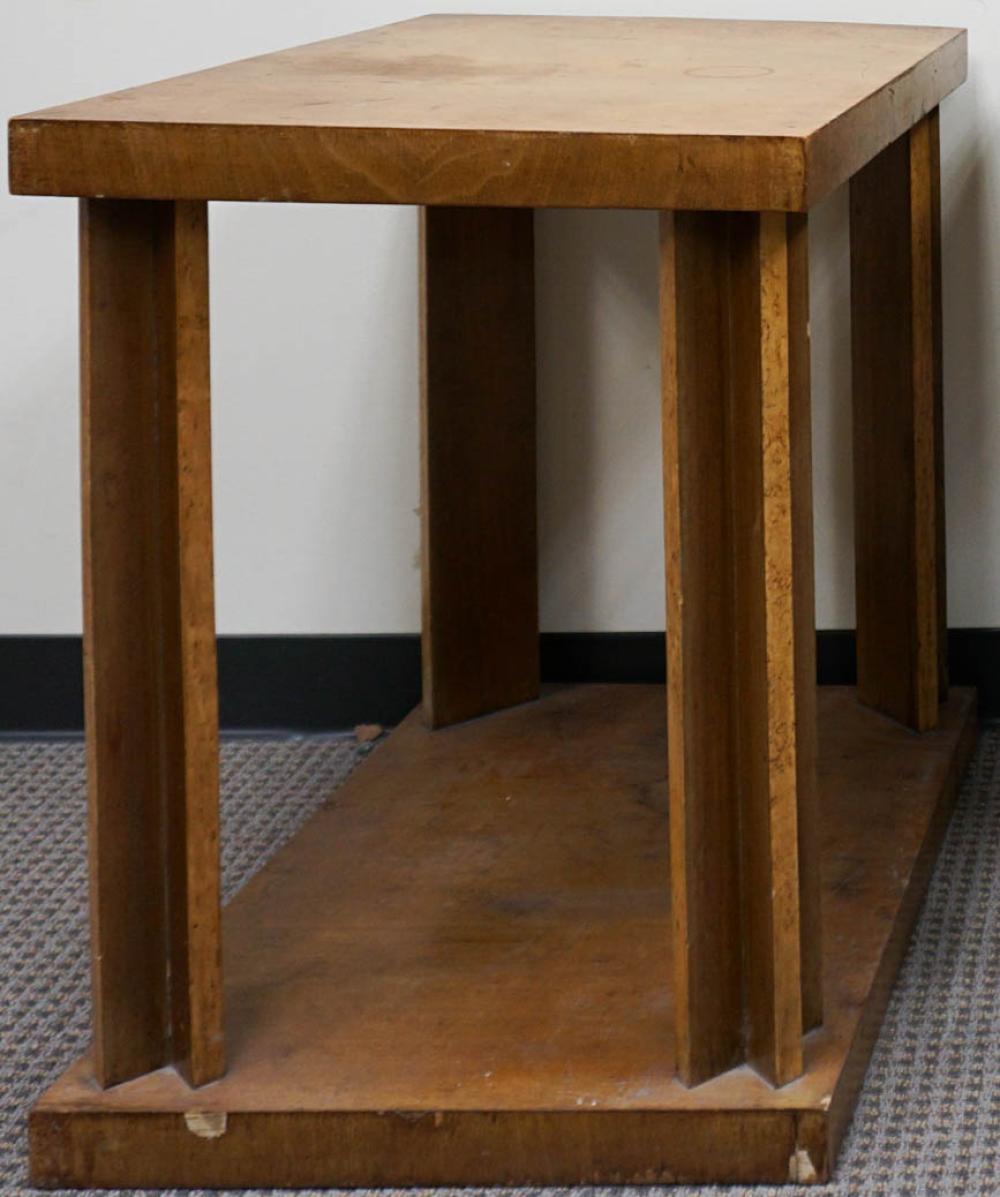 MODERN WALNUT VENEERED SIDE TABLE  32970f