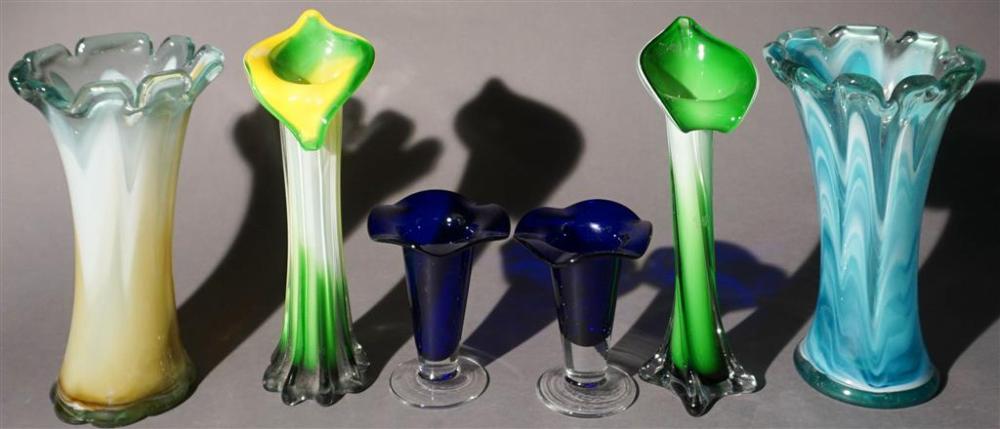 SIX ASSORTED ART GLASS VASESSix Assorted