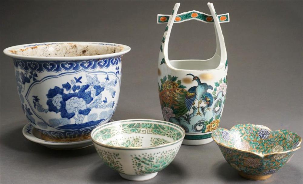GROUP WITH SOUTHEAST ASIAN CERAMICS  329747