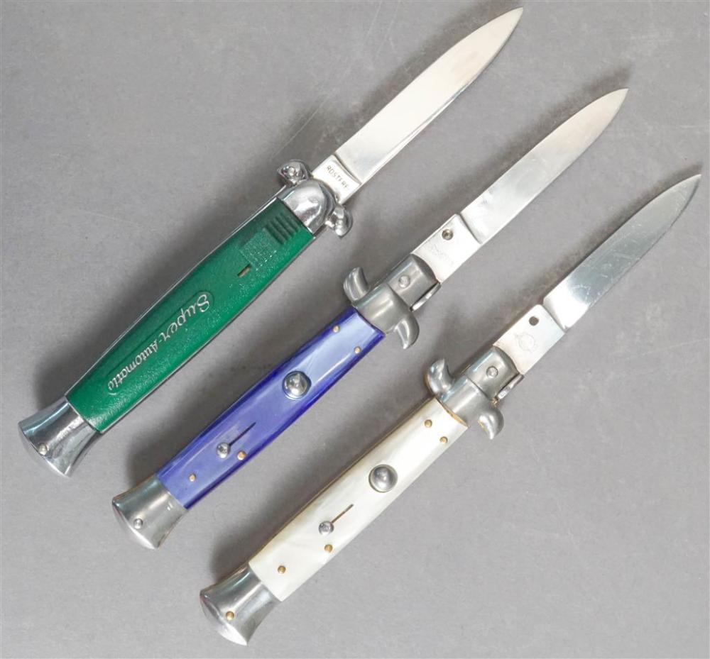 COLLECTION OF THREE POCKET KNIVESCollection