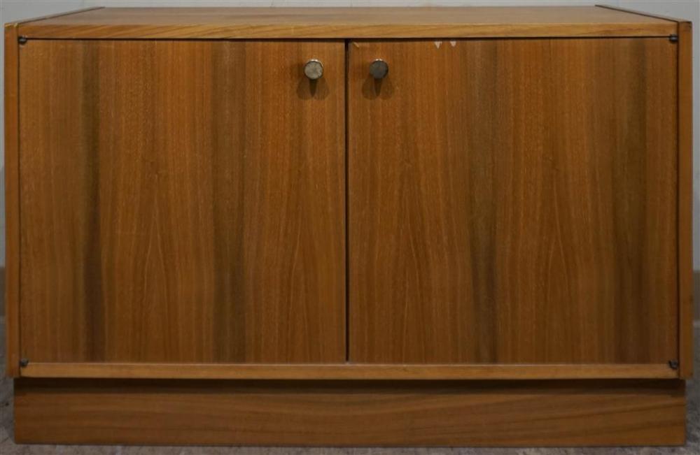 MID CENTURY MODERN TEAK SIDE CABINET  329863